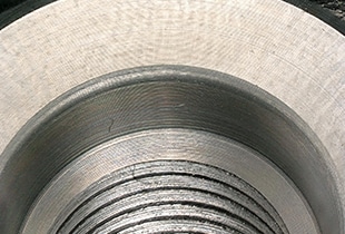 Pozorování a měření potrubních spojů a ventilů pomocí digitálního mikroskopu