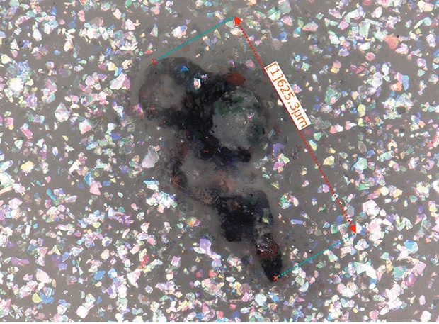 Betrachtung mit hoher Vergrößerung und 2D-Messung von Fremdpartikeln im Submikrometerbereich, die eine raue Oberfläche hervorrufen