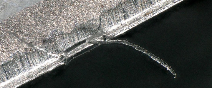 Image entièrement nette d’une bavure capturée avec le microscope numérique 4K Série VHX
