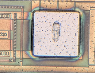 Observation et mesure au microscope de wafers de semi-conducteurs et de motifs de circuit intégré