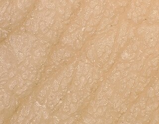 Haut : image classique, bas : image avec éclairage multiple