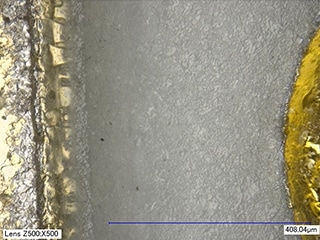 Contrôle d’aspect de la surface et de la paroi latérale d’un trou sur un composant de pacemaker (200x)